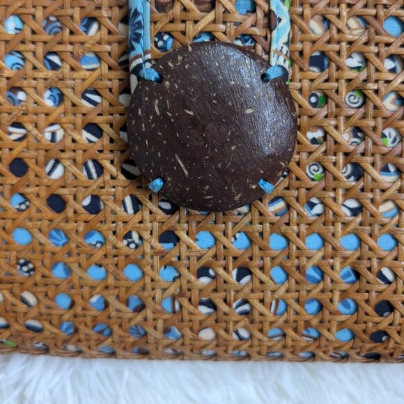 Vera Bradley, Tiki Clutch in Bali Blue Print, Coconut Button, Woven Rattan, RARE - Picture 3 of 10